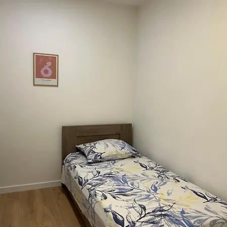 Two Stars Apartment *