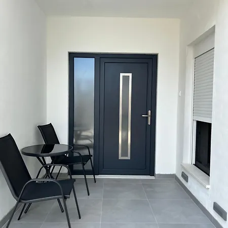 Apartment Two Stars *